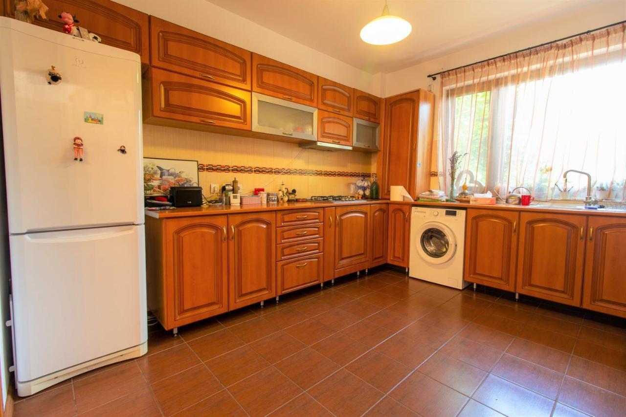Vila Cu Mesteceni Campina Bagian luar foto