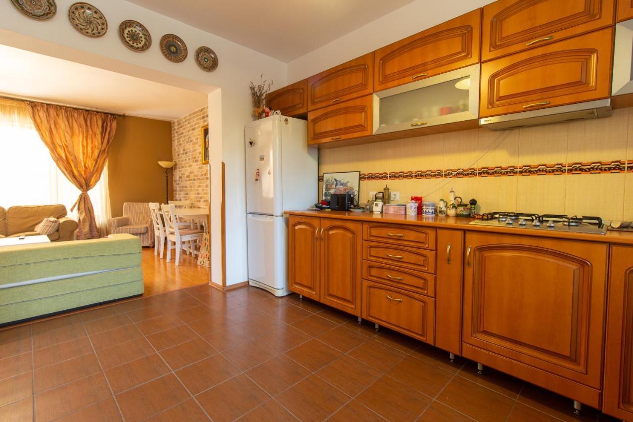 Vila Cu Mesteceni Campina Bagian luar foto
